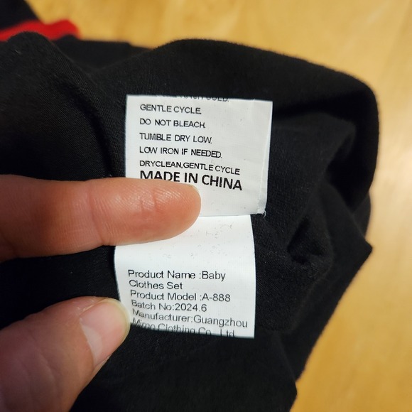 Red & Black Christmas Printed Top Unisex Kids Size 12T Sleepwear Holiday Cheer - Picture 6 of 6